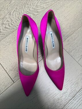 Manolo Blahnik Hot Pink Satin Pointed Toe Pumps